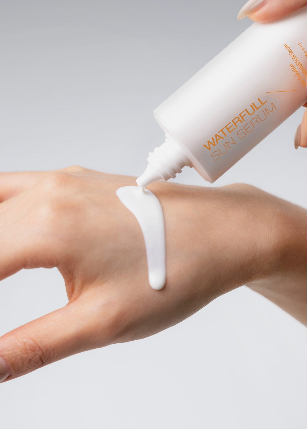 Ser fluid SPF50+ PA++++ FAU Waterfull Sun Serum